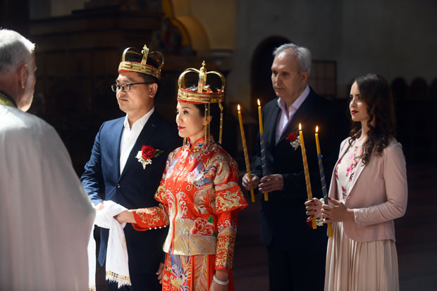 ПРВИ ПУТ У ИСТОРИЈИ СВЕТИЊЕ: Кинези Јанг и Ли се у цркви Светог Марка заклели на верност